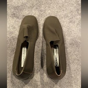 (1) Trendy Pair of Brown Donald Pliner Loafers Women’s Size 8.5 W/Original Bag
